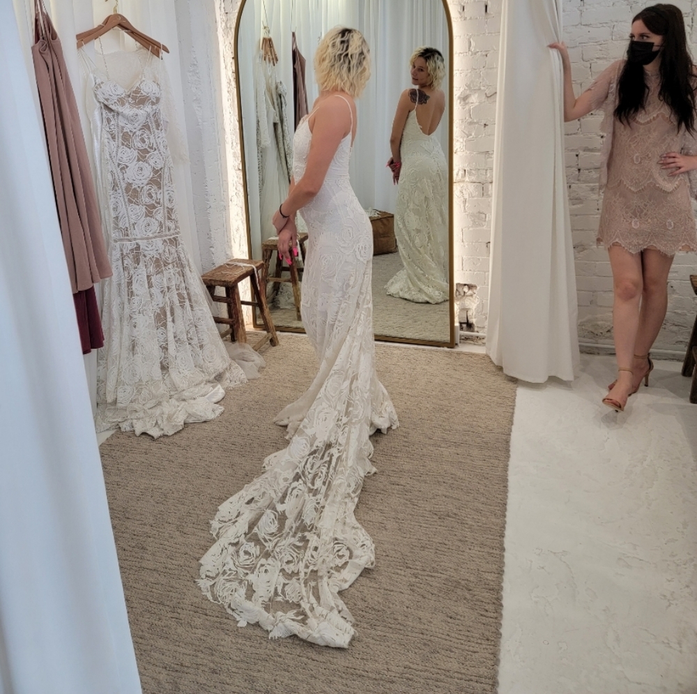 Ivory lace drop back wedding dress - Picture 11 of 11